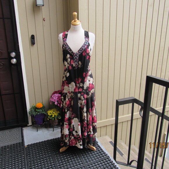 #459  WOMAN'S LONG FLORAL CHIFFON DRESS BY THE PYRAMID COLLECTION (SIZE18) - Picture 3 of 3